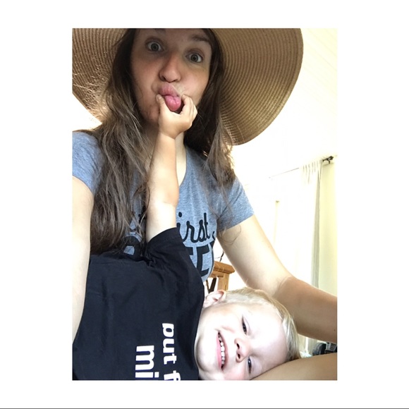 Welcome to River + Juniperโs Poshmark Closet! - Picture 6 of 10